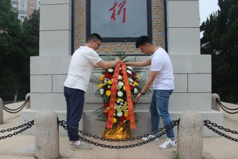 迎七一 祭先烈 传承革命精神